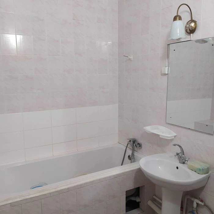 Продам 4-х кімнатну квартиру в центрі з індивідуальним опале