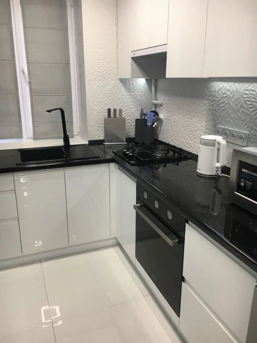 Selling a 2-room apartment in the Botanical Garden. Otakara Yarosha, Center, Sarzhin.