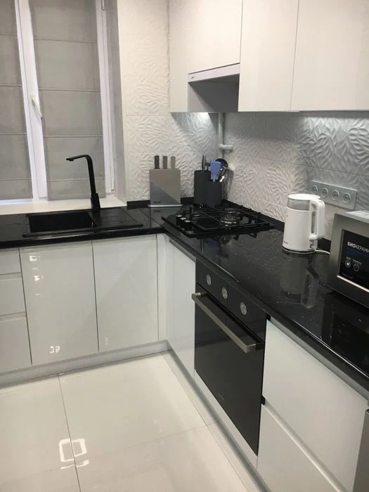 Selling a 2-room apartment in the Botanical Garden. Otakara Yarosha, Center, Sarzhin.