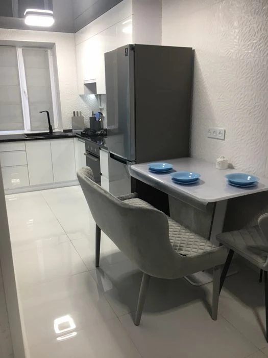 Selling a 2-room apartment in the Botanical Garden. Otakara Yarosha, Center, Sarzhin.