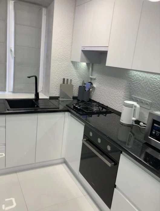 Selling a 2-room apartment in the Botanical Garden. Otakara Yarosha, Center, Sarzhin.