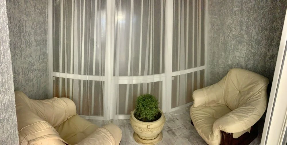 Selling a 2-room apartment in the Botanical Garden. Otakara Yarosha, Center, Sarzhin.