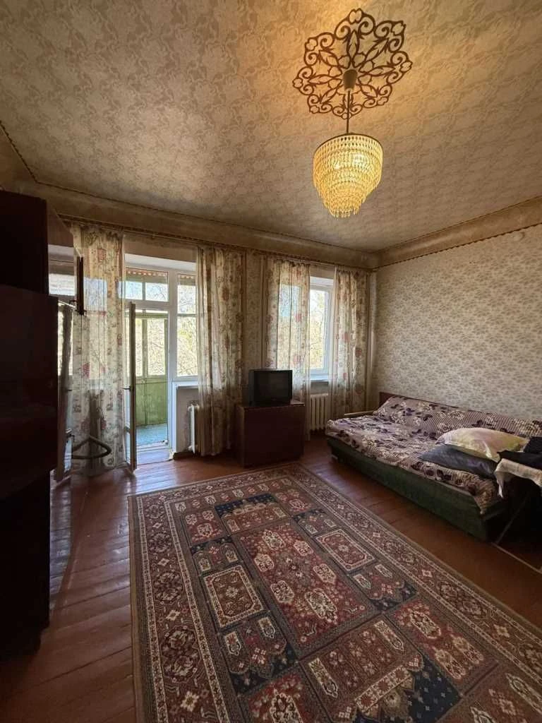Продаж 3 кімнатної квартири в центрі міста. Світло не вимика