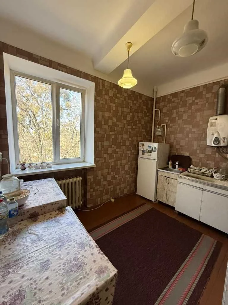 Продаж 3 кімнатної квартири в центрі міста. Світло не вимика