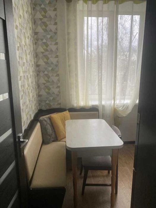 2к квартира Парк Перемоги окремі кімнати з евроремонтом Цегл