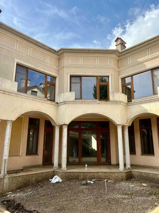 A unique red brick house! 9 Fontana. Sea cent