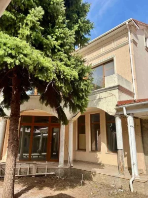 A unique red brick house! 9 Fontana. Sea cent