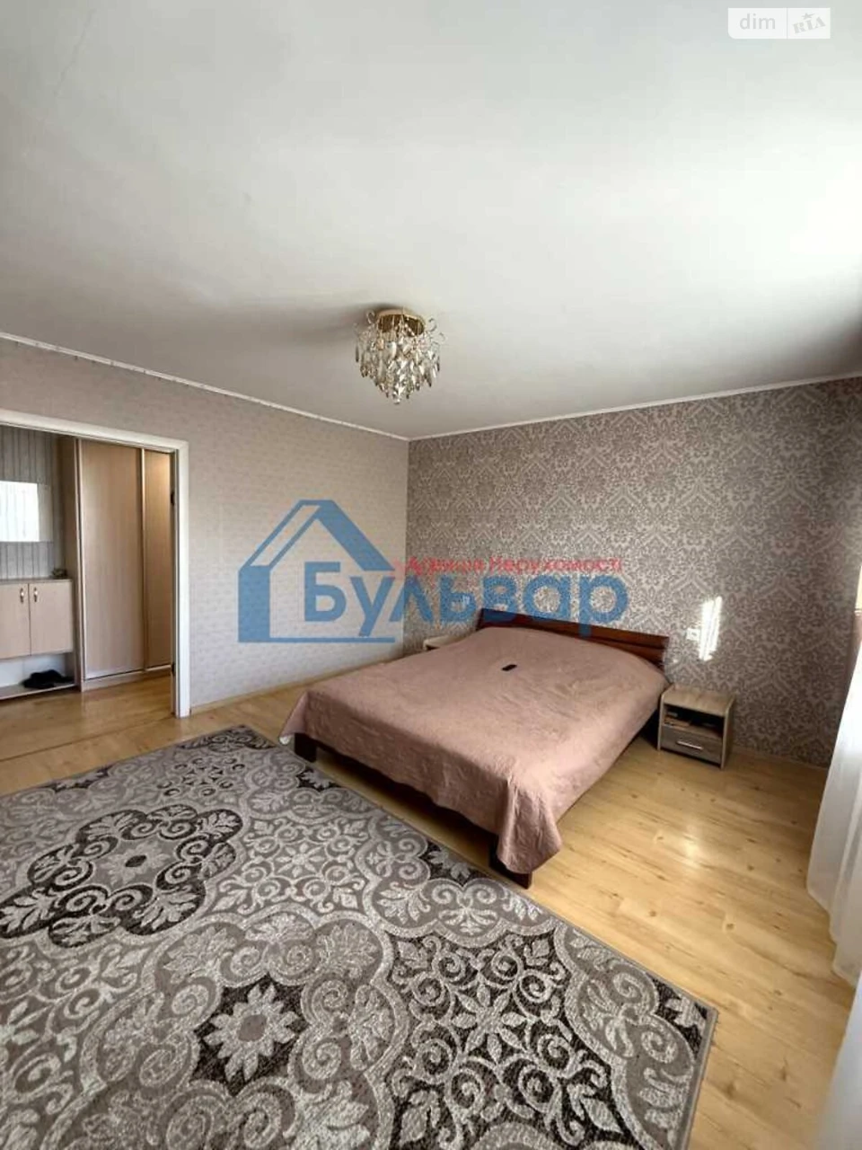 Продаж Квартира Правий Поділ
