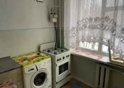 2-кімнатна квартира на Виставці, вул. Зарічанська — 44,8 м²,