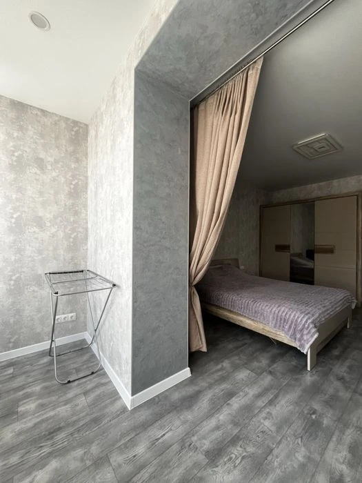 Продам 1 кім квартиру з ремонтом Озерна