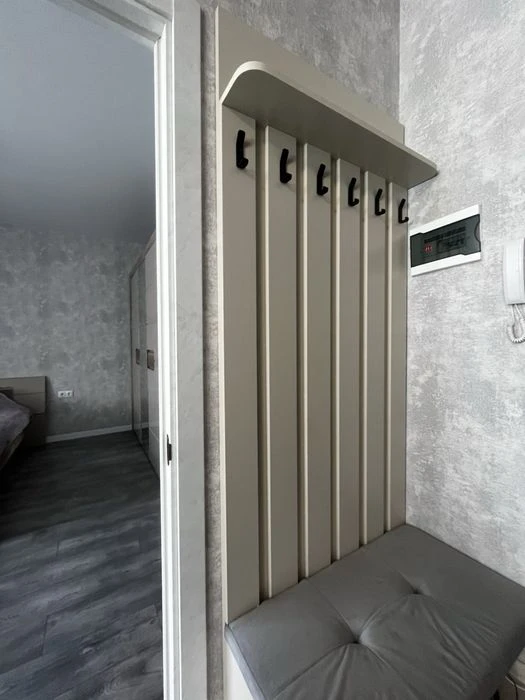 Продам 1 кім квартиру з ремонтом Озерна
