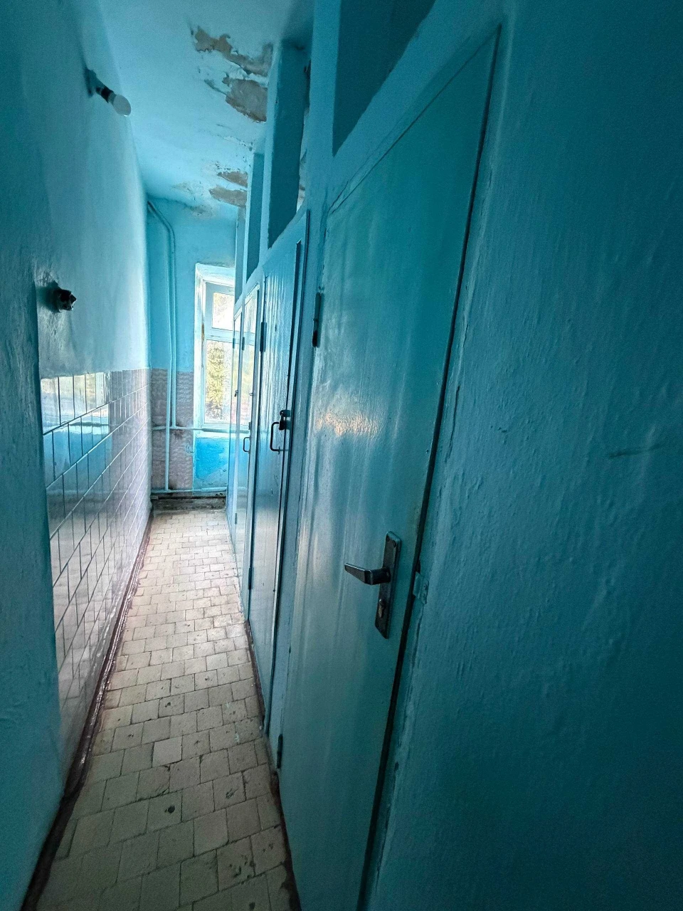 Терміновий продаж 2к кімнати в гуртожитку .