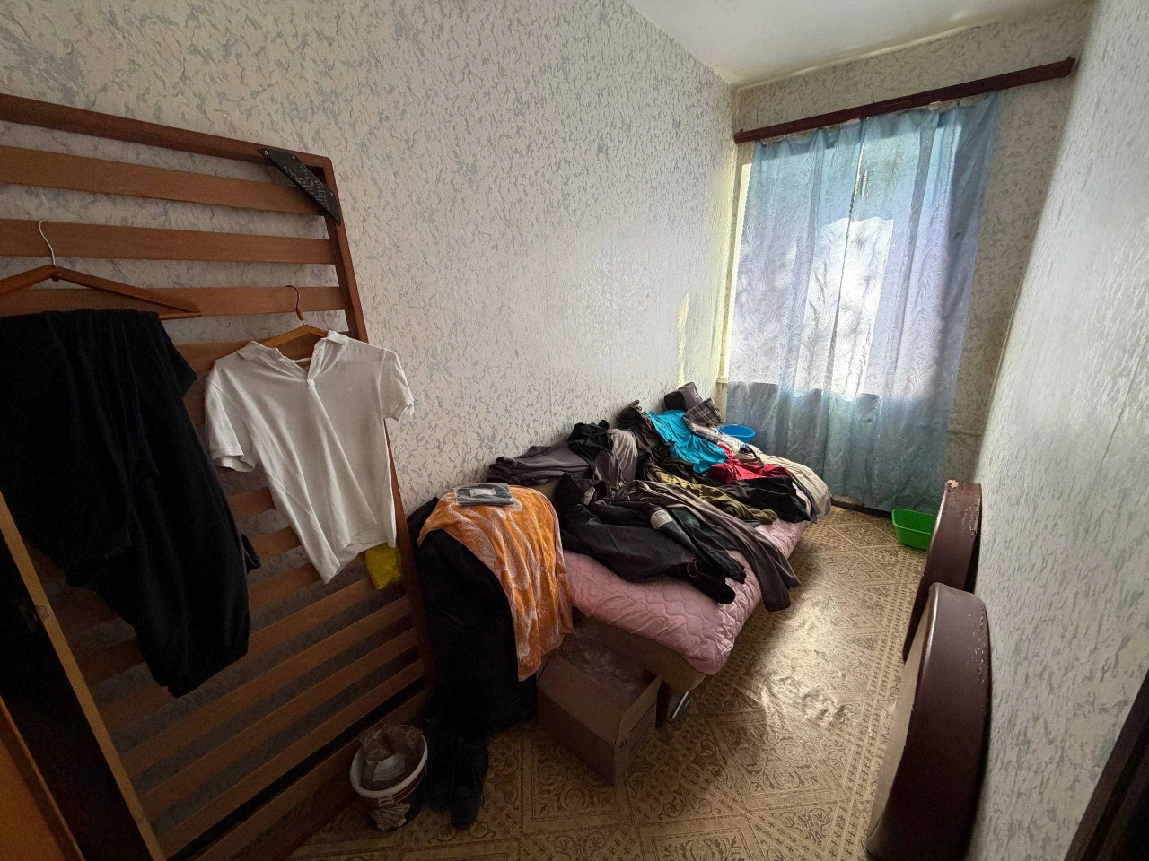 Терміновий продаж 2к кімнати в гуртожитку .