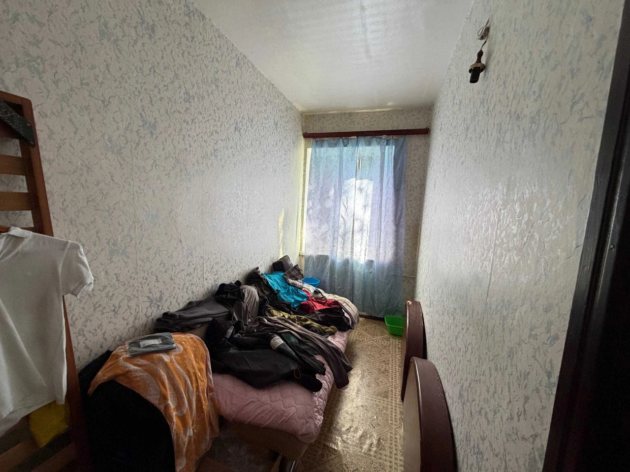 Терміновий продаж 2к кімнати в гуртожитку .
