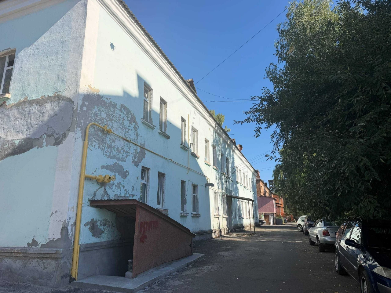 Терміновий продаж 2к кімнати в гуртожитку .