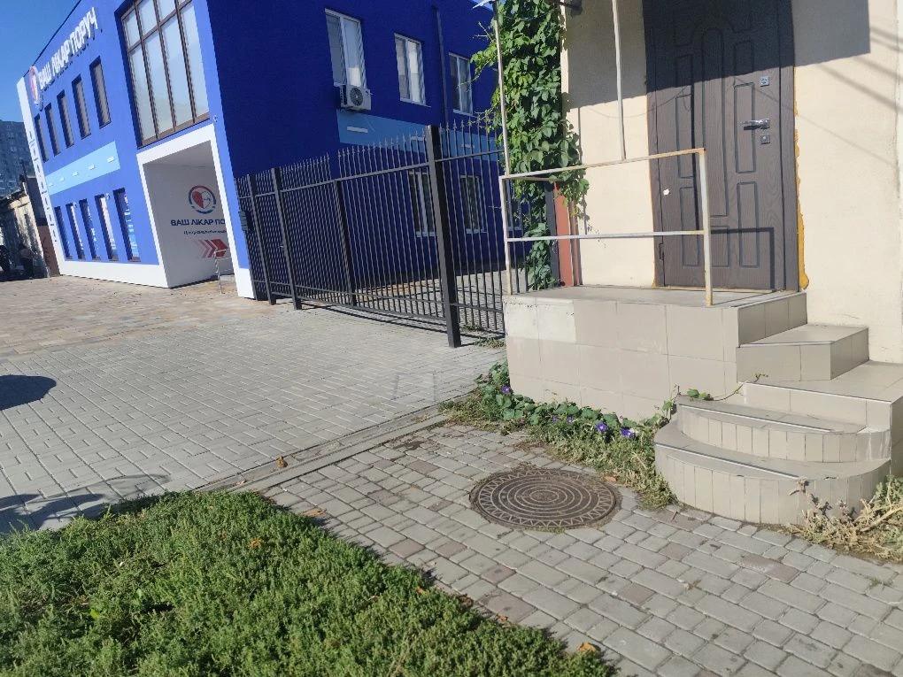 продам чатинну банку,, квартиру на землі вул ,М Грушевського