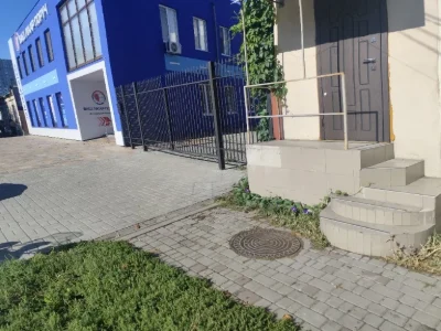 продам чатинну банку,, квартиру на землі вул ,М Грушевського