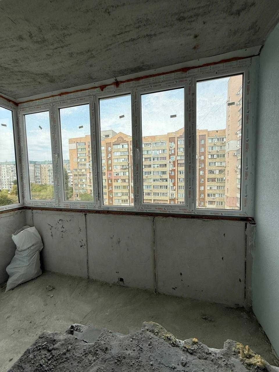 Продаж просторої 2-кімнатної квартири по вул. Героїв Дніпра
