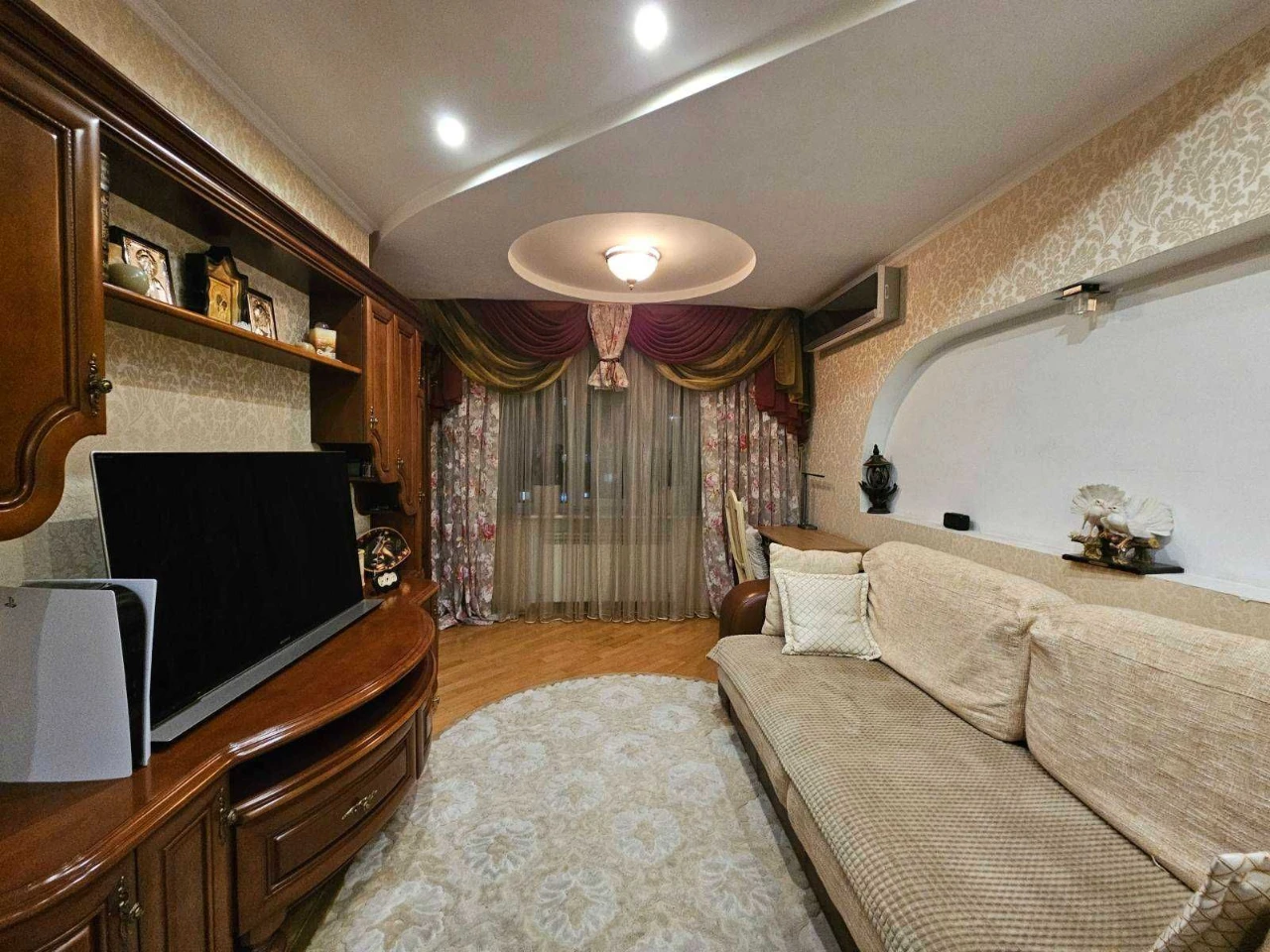 Продається двокімнатна квартира в центрі міста з автономним