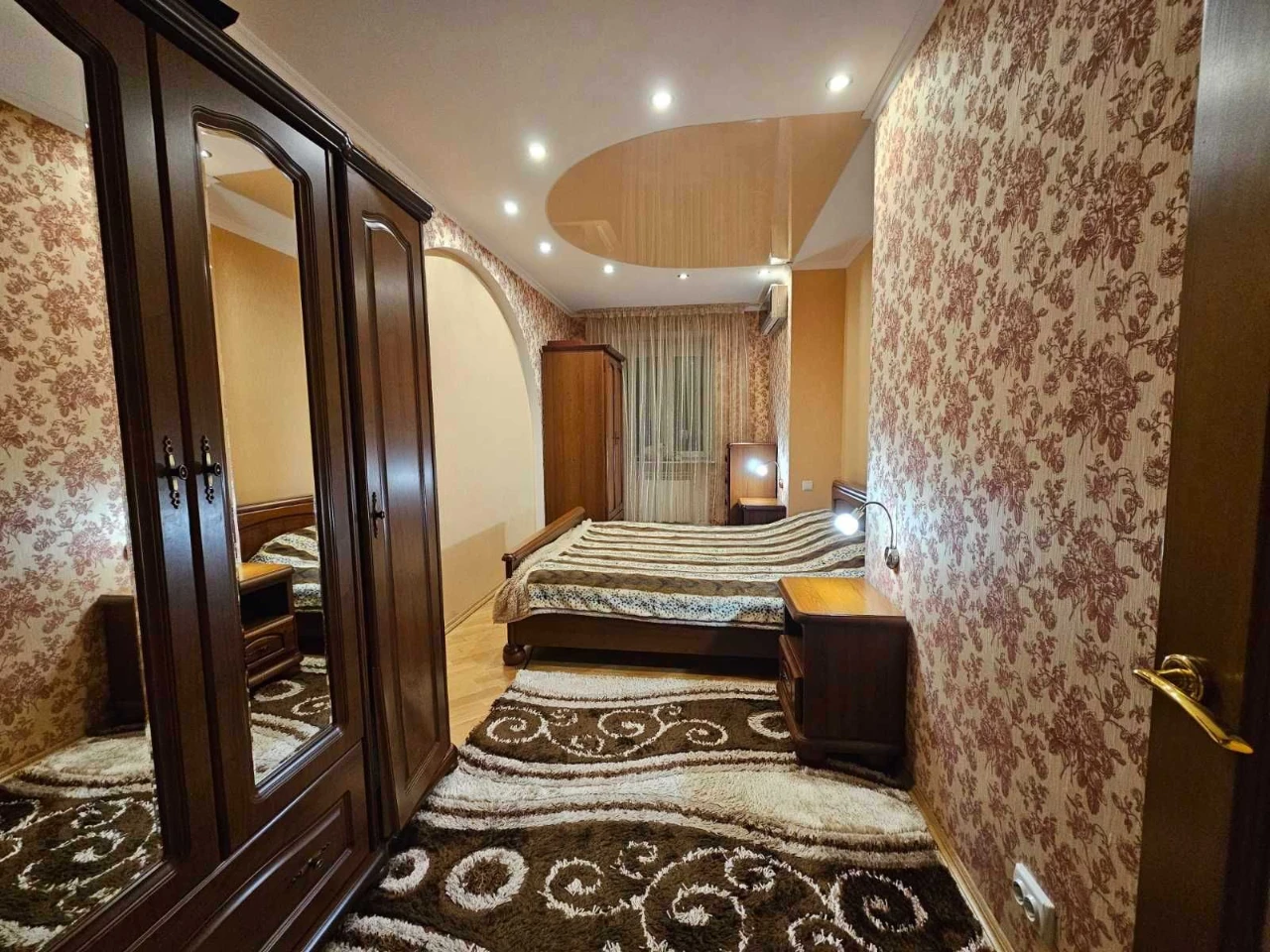 Продається двокімнатна квартира в центрі міста з автономним