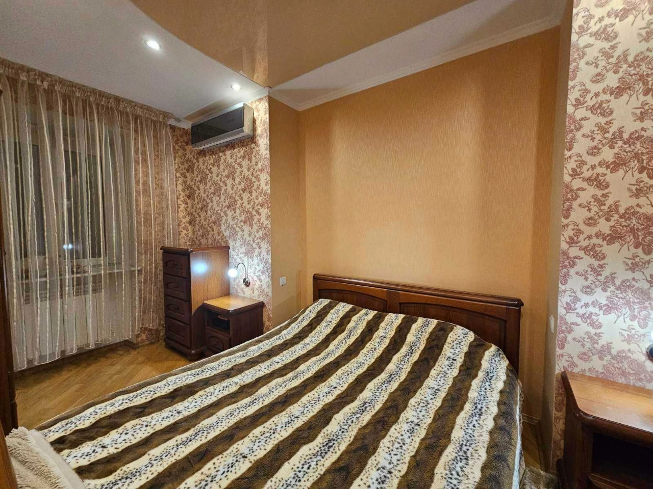Продається двокімнатна квартира в центрі міста з автономним