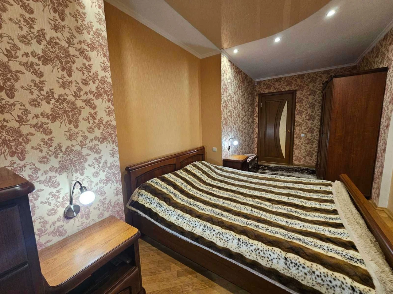 Продається двокімнатна квартира в центрі міста з автономним