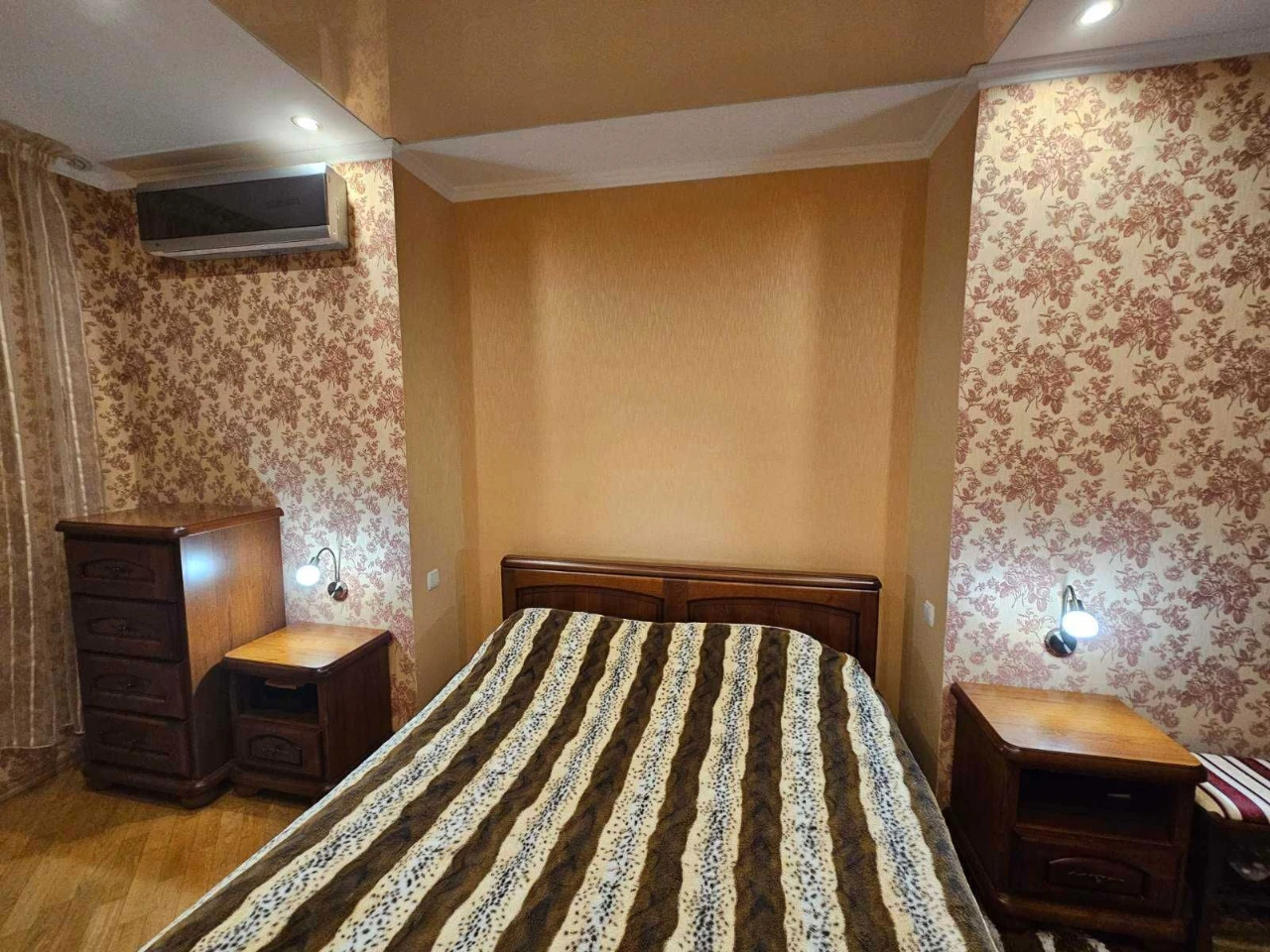 Продається двокімнатна квартира в центрі міста з автономним