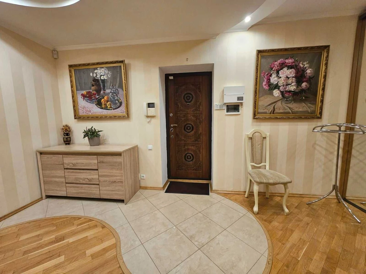 Продається двокімнатна квартира в центрі міста з автономним