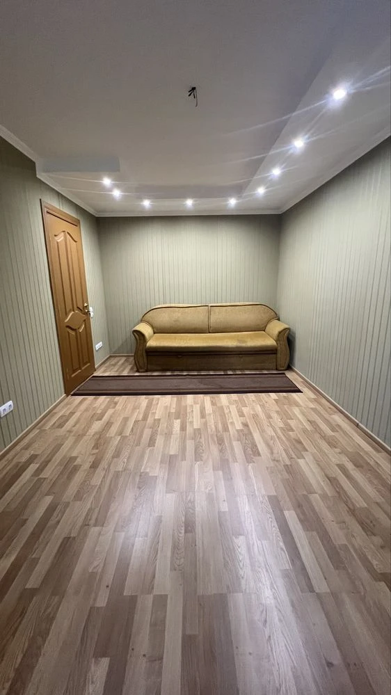 Прдаж 2 кімнатної квартири в центрі