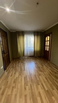 Прдаж 2 кімнатної квартири в центрі