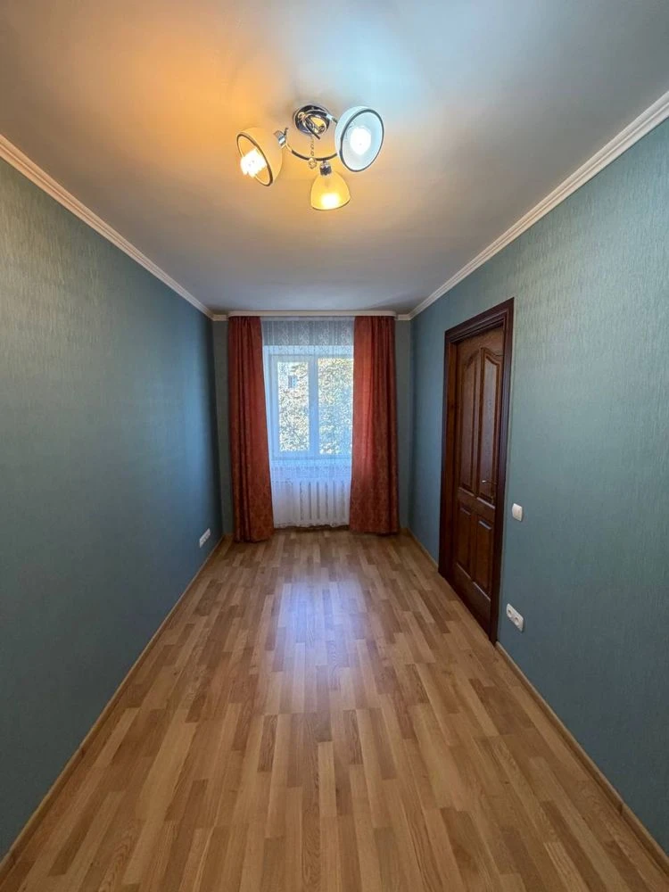Прдаж 2 кімнатної квартири в центрі
