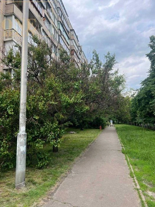 Продаж 4к квартири 95,5 кв. м Троєщина, ТРЦ РайON, Зручна ло