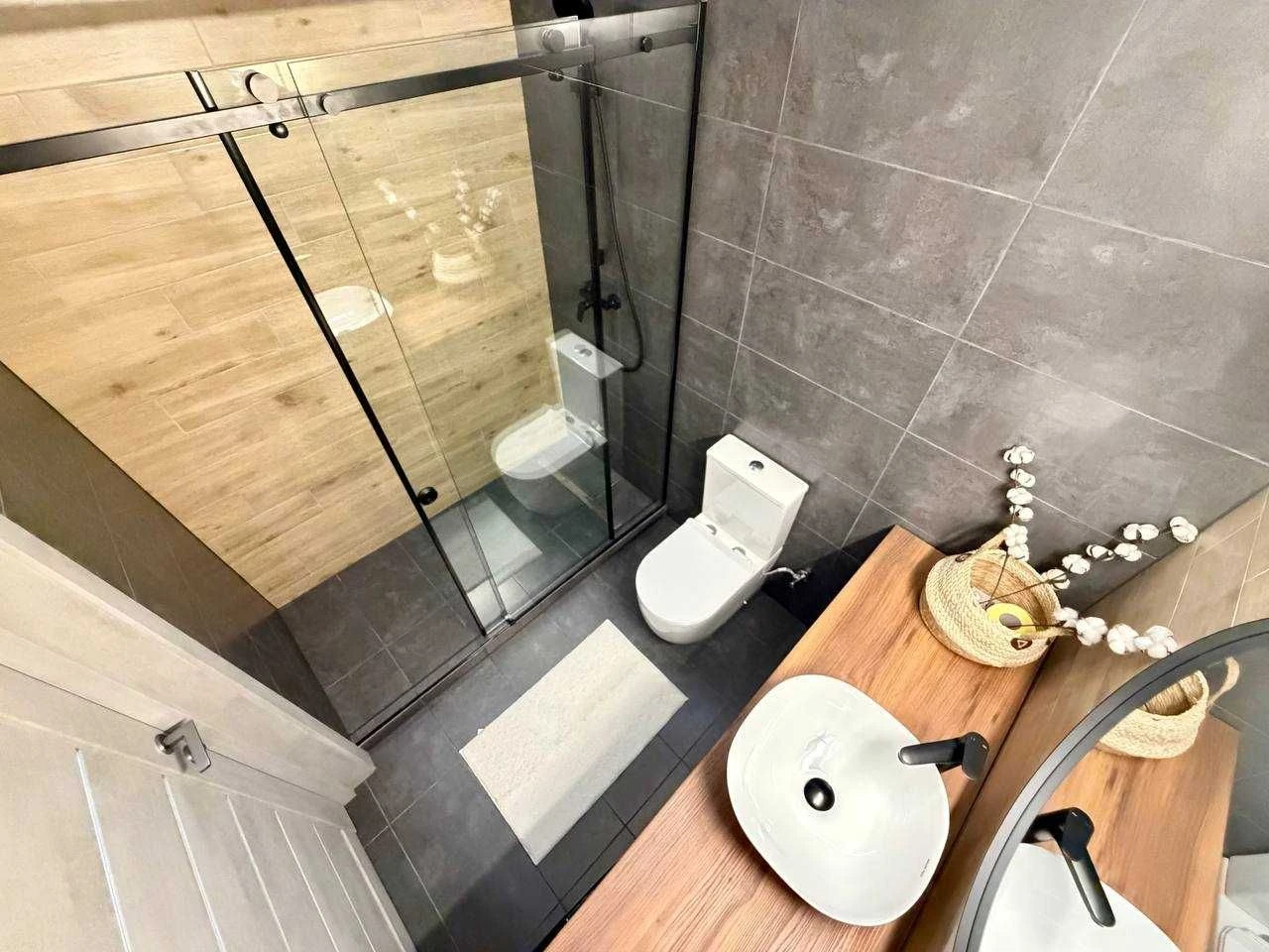 2-кімнатна квартира 56 м² — новий ремонт, меблі та техніка,