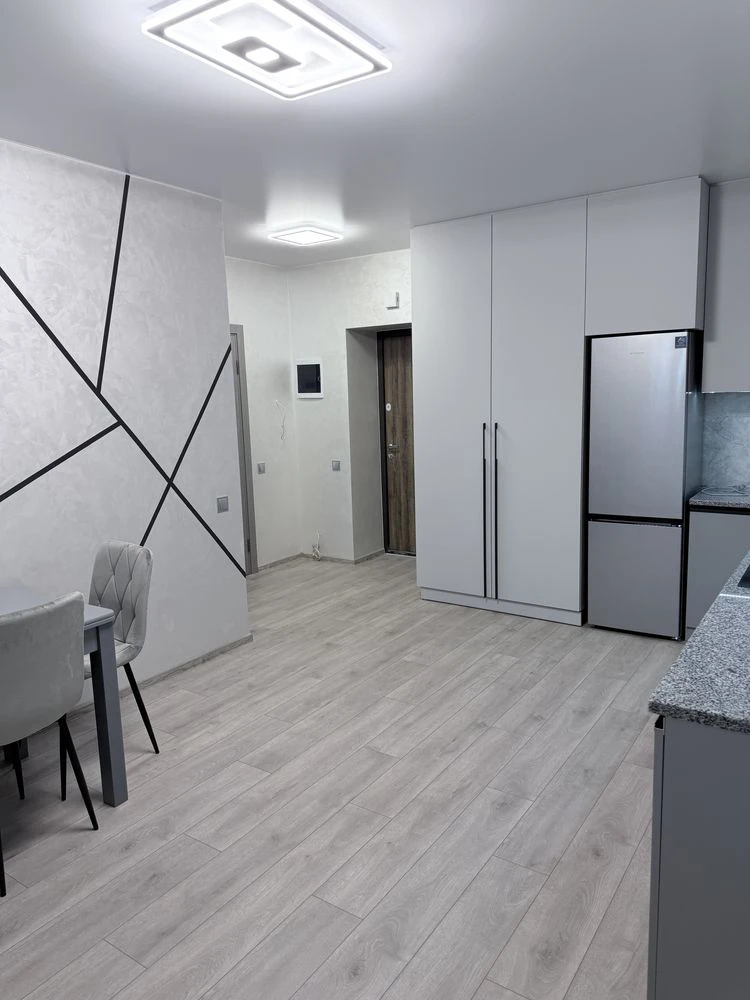 Терміновий продаж сучасної новобудови з ремонтом під державн