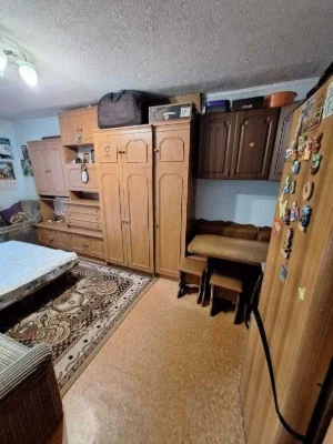Продам гостинку, метро Заводська