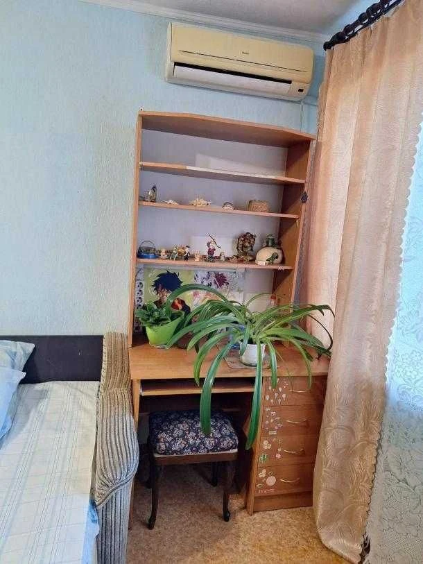 Продам гостинку, метро Заводська