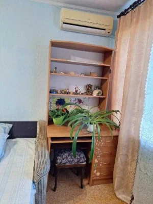 Продам гостинку, метро Заводська