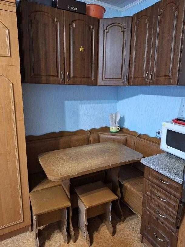 Продам гостинку, метро Заводська