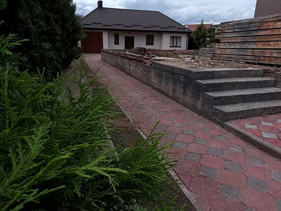 Ділянка. Рівне, Світлична