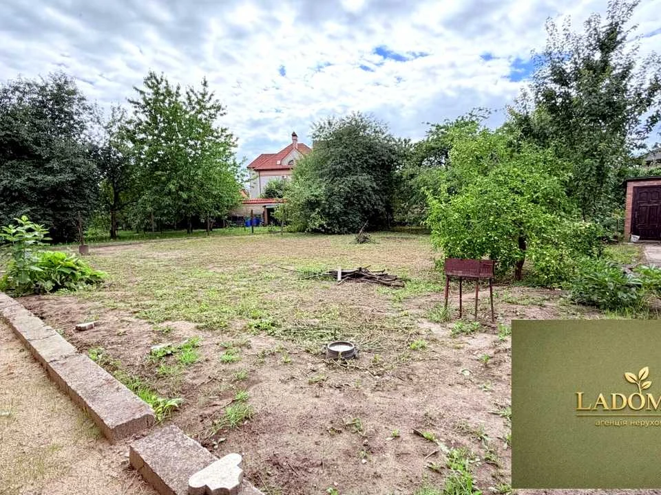 Ділянка. Рівне, Світлична
