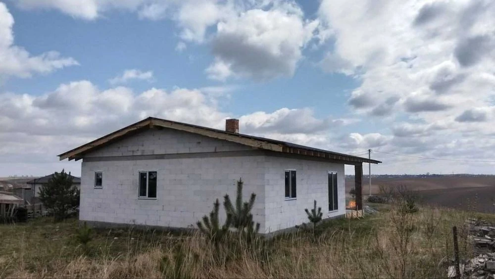 Є Будинок, який  будували для себе — з терасою та 9 сотками