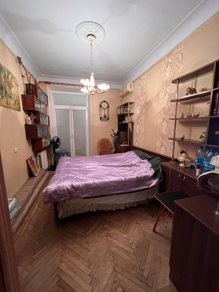 Продаю 2 кімнатну квартиру з мансардою на Соборній!