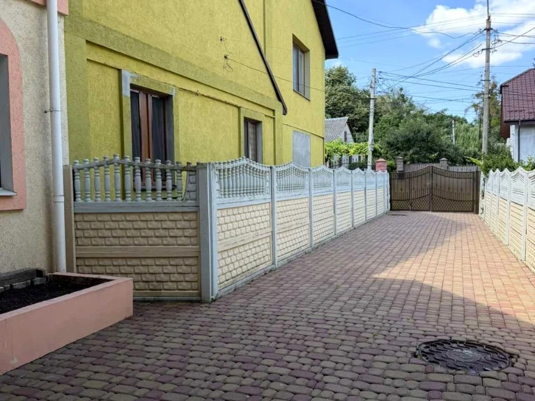 Будинок. Рівне, Руська вул.