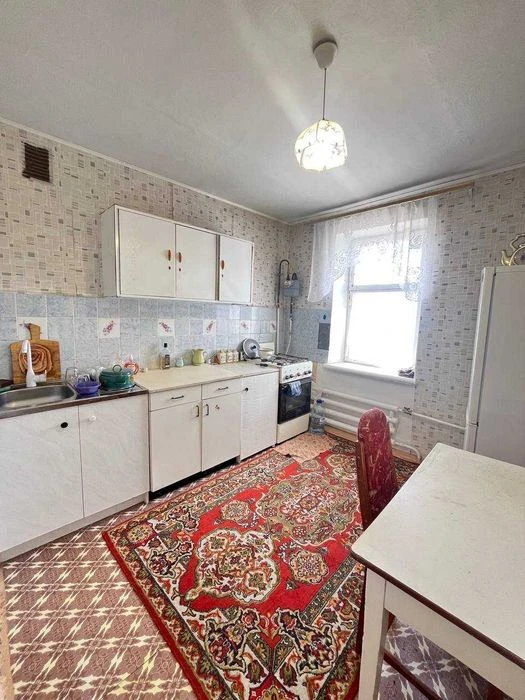 Продам затишну 1 к/к  у мальовничому місці