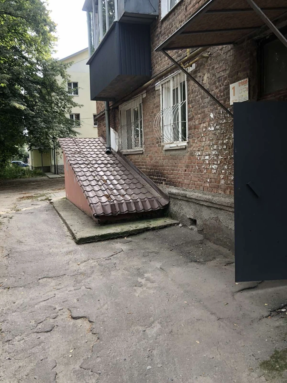 Продам 2к. По вул. Охтирська