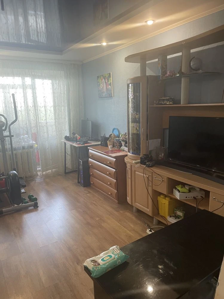 Продам 3 кім квартру в цеглчному будинку  на вул Холодноярсь