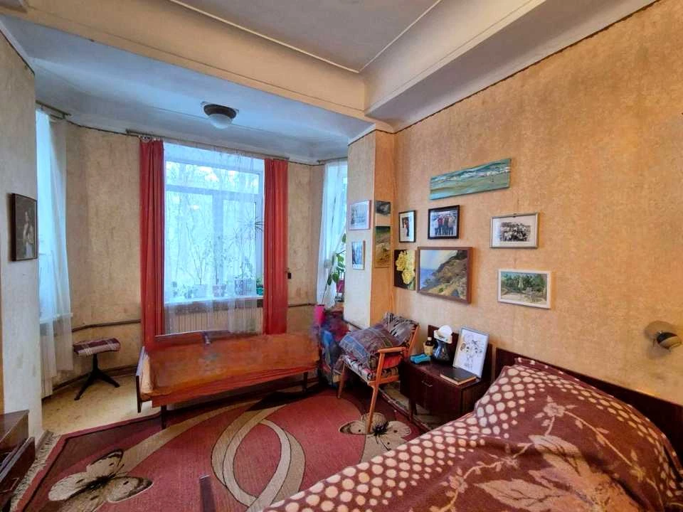 Apartment. Dnipro, Lazaryana St.