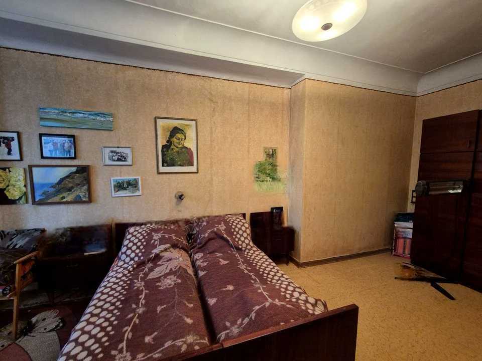 Apartment. Dnipro, Lazaryana St.