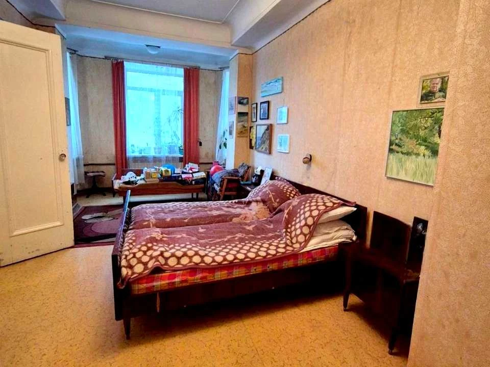 Apartment. Dnipro, Lazaryana St.