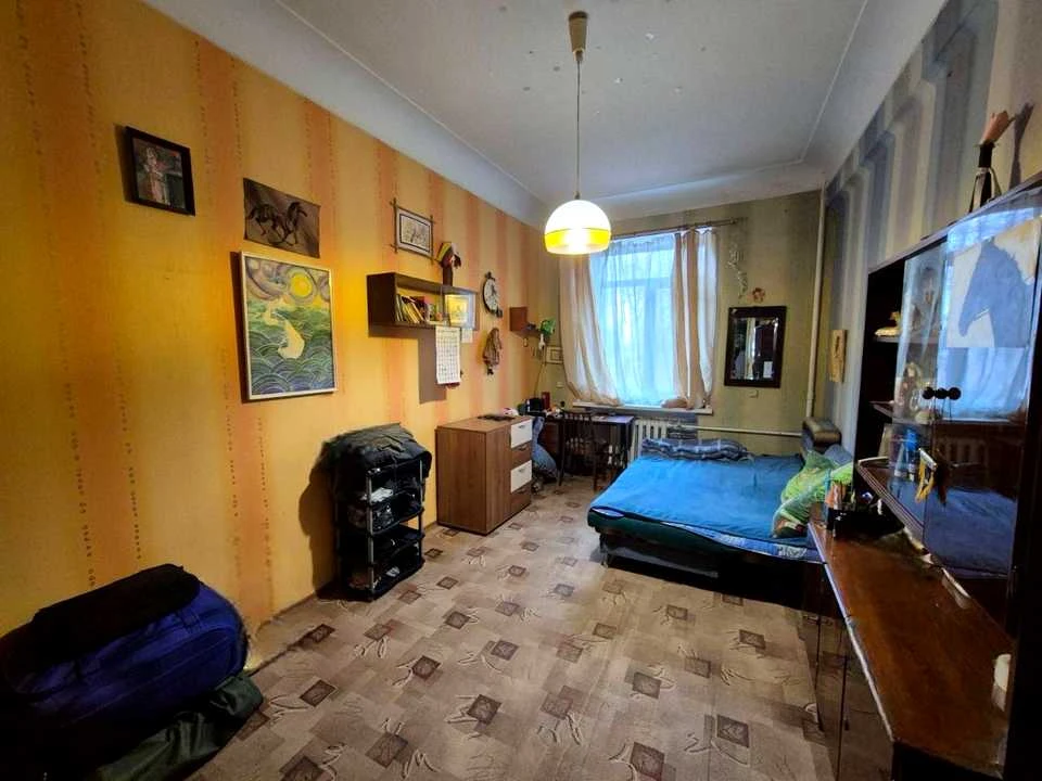Apartment. Dnipro, Lazaryana St.